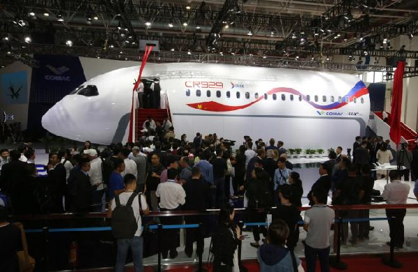 Премьера полномасштабного макета российско-китайского самолета CR929 состоялась на авиасалоне в Чжухае