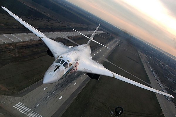 Лётные испытания стратегического ракетоносца Ту-160 с новым двигателем начнутся в 2018 году